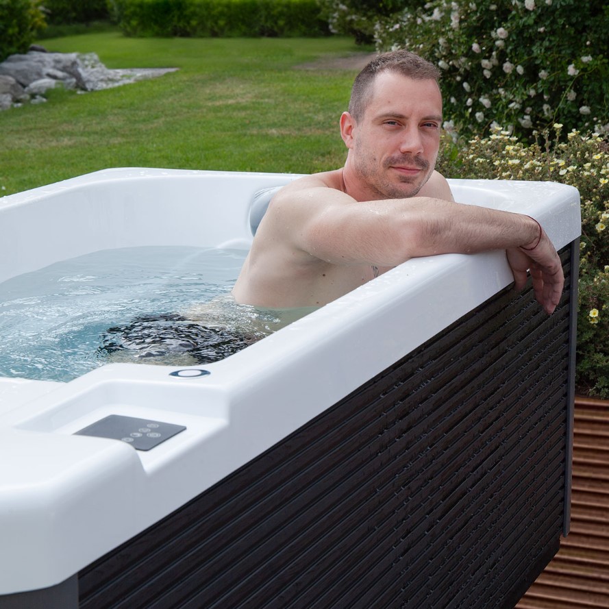 Мини спа-бассейн Wellis ICELAND с охлаждением воды